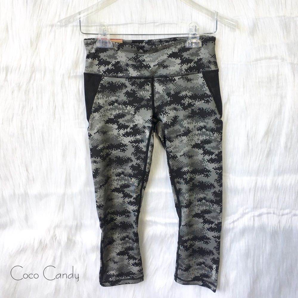 🆕Reebok Skinny Digital Camouflage Print Capris
